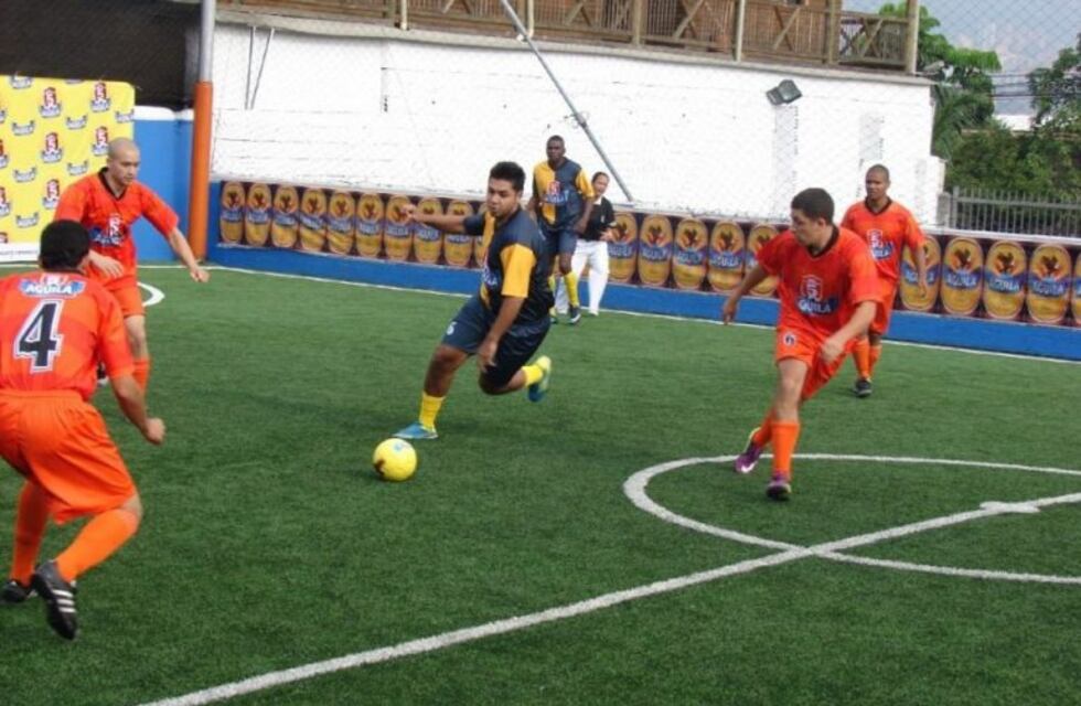 Bahía Blanca: dueños canchas de fútbol 5 analizan abrir sin autorización