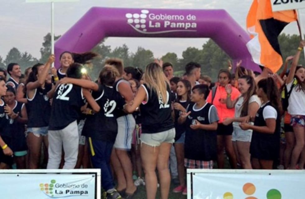 Centenares de jóvenes participan de los Juegos Deportivos de Verano en Santa Isabel