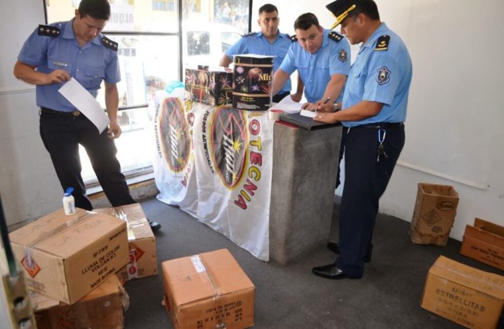 El municipio confiscó pirotecnia de comercios