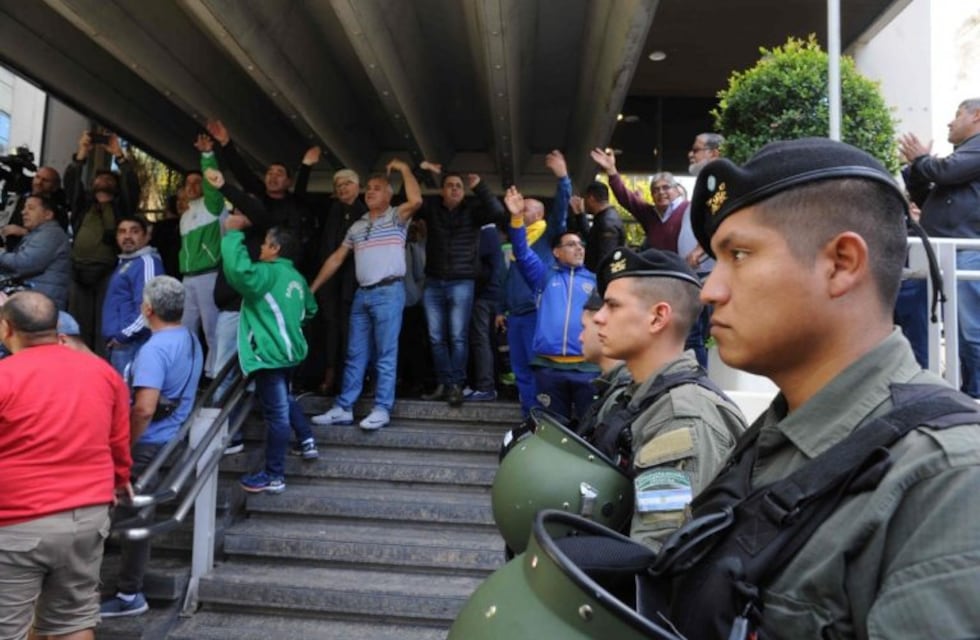Allanaron el sindicato de Camioneros por la causa de "Bebote" Álvarez