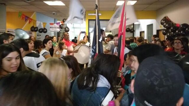 Empleados estatales toman el Ministerio de Desarrollo porteu00f1o.