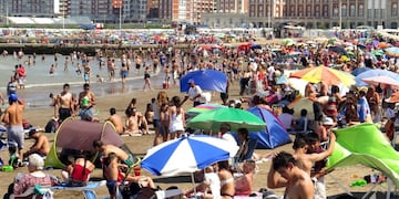 Día de playa en Mar del Plata\u002E (DYN)
