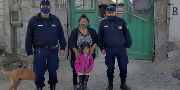 Policías salteños salvaron a una niña de asfixiarse (Policía de Salta)