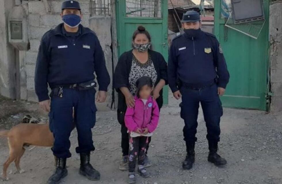 Policías salteños salvaron a una niña de asfixiarse