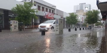 Se registraron inundaciones en varias calles de Viedma