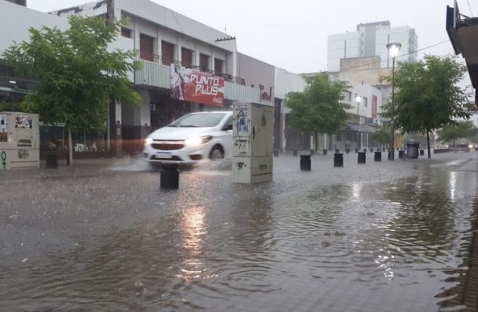 Se registraron inundaciones en varias calles de Viedma
