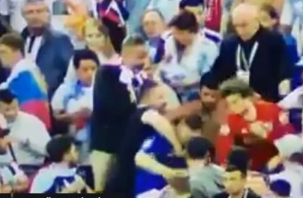 Mundial Rusia 2018: un nuevo  video muestra a un hincha argentino a los golpes con un croata en la tribuna