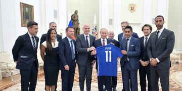 Putin se reunió con estrellas mundiales del fútbol (AP)