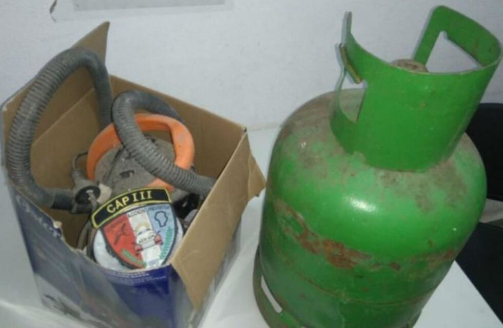 Villa El Libertador: robó, cayó al pozo negro y lo tuvieron que rescatar