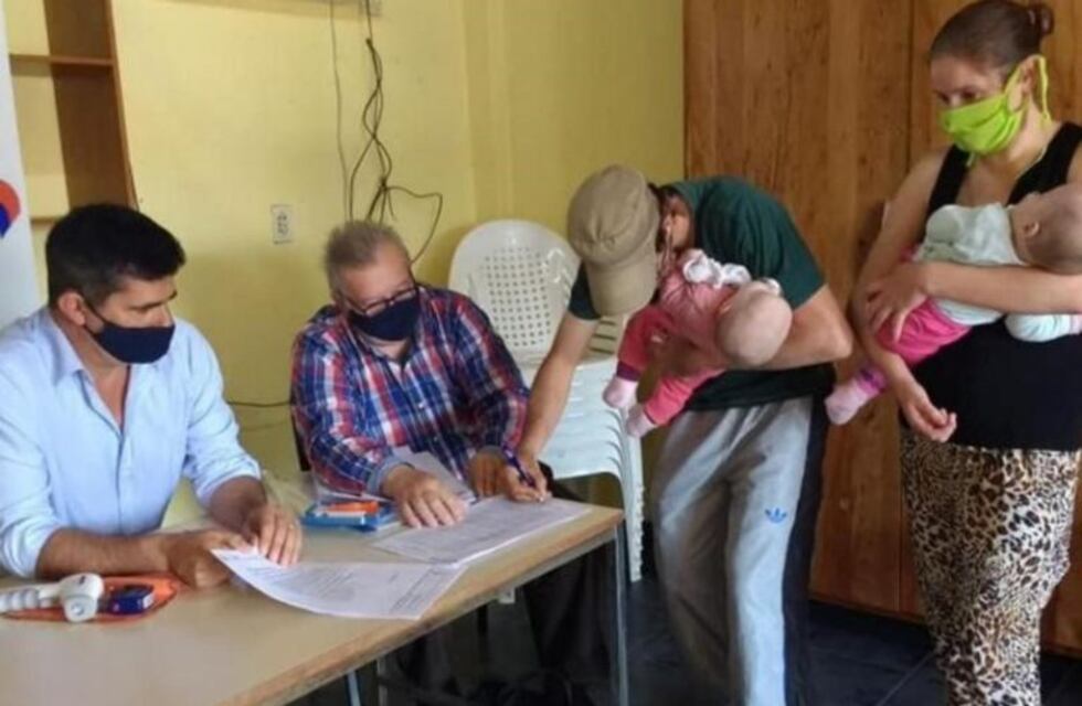 Pozo Azul: se firmó un convenio para la construcción de viviendas rurales