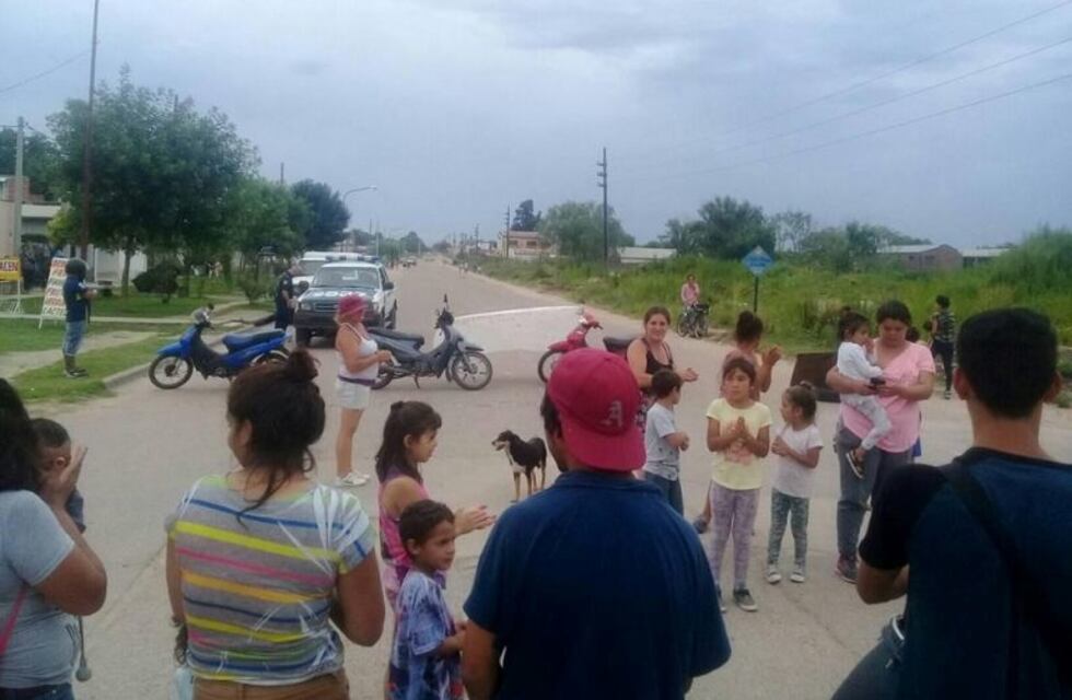 Reclamo habitacional: vecinos reclaman en las calles