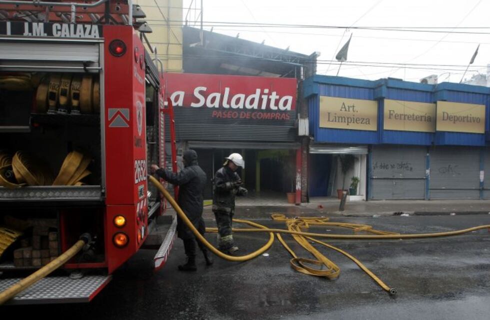 Confirman que las pérdidas por el incendio en la feria de Constitución "fueron totales"
