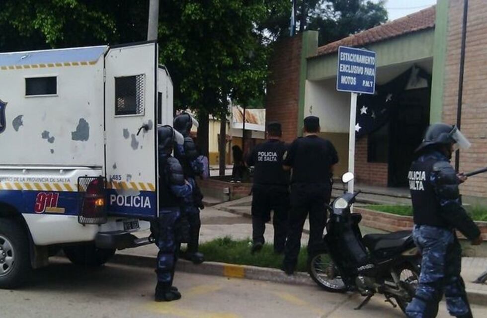 Policías y presos heridos durante un motín en una comisaría de Tartagal