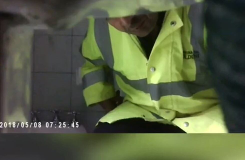 Inspector mirón en Soldini: lo desplazaron por instalar una cámara en un baño