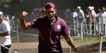 Alocado festejo del correntino Pepe Sand por su yegua