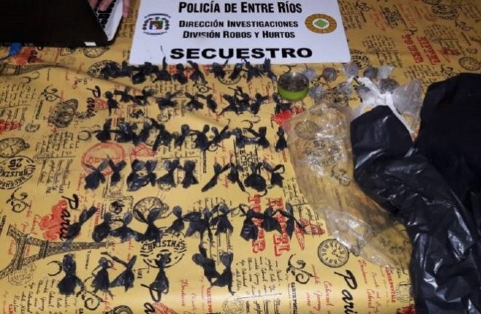 Encontraron droga en el desagüe del baño de una casa