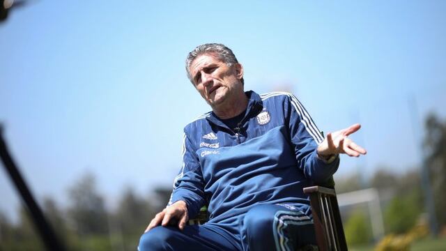 BAS001. BUENOS AIRES (ARGENTINA) 28/10/2016.- Edgardo Bauza, seleccionador de Argentina, habla hoy, 28 de octubre de 2016, en una entrevista con la Agencia Efe en el predio de la Asociaciu00f3n de Fu00fatbol Argentino (AFA) en Ezeiza, provincia de Buenos Aires EFE/David Fernu00e1ndez buenos aires edgardo bauza director tecnico de la seleccion argentina futbol nota entrevista reportaje