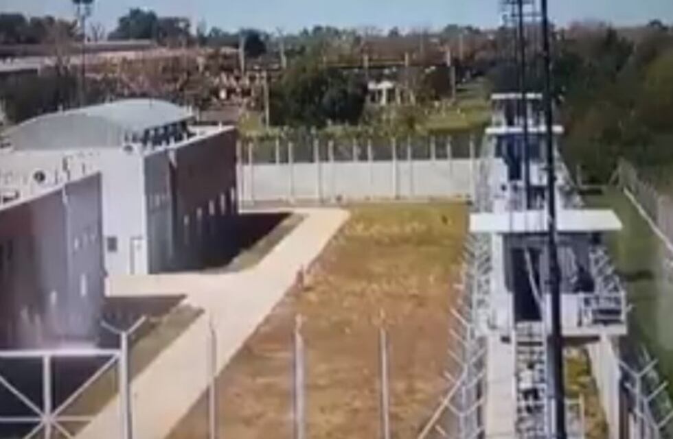 El salto de la fuga: el escape de los presos de la cárcel de Pérez quedó filmado