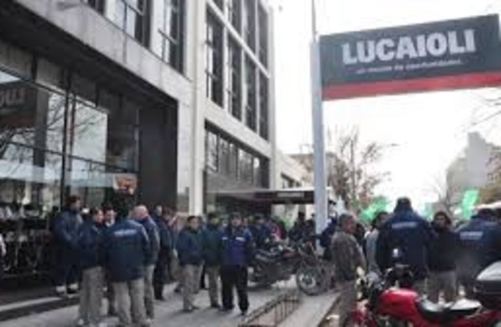 Lucaioli comienza con la "Gran Barata" para pagar sueldos