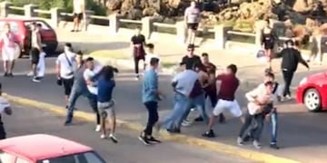 Argentinos y uruguayos armaron una batalla campal en la costanera de Piriápolis