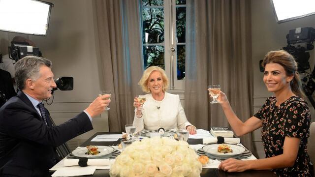DYN14, BUENOS AIRES 18/03/2017, EL PRESIDENTE MAURICIO MACRI Y SU ESPOSA, LA PRIMERA DAMA, JULIANA AWADA, PARTICIPARON ESTA NOCHE EN LA RESIDENCIA DE OLIVOS COMO ENTREVISTADOS EN EL PROGRAMA QUE CONDUCE MIRTHA LEGRAND. FOTO: DYN/PRESIDENCIA.
