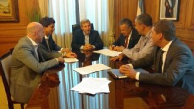 Convenio para que la naciu00f3n llame a Licitaciu00f3n por Portezuelo del VientonEnrique Vaquiu00e9, Gustavo Villegas y Pablo Bereciartua.