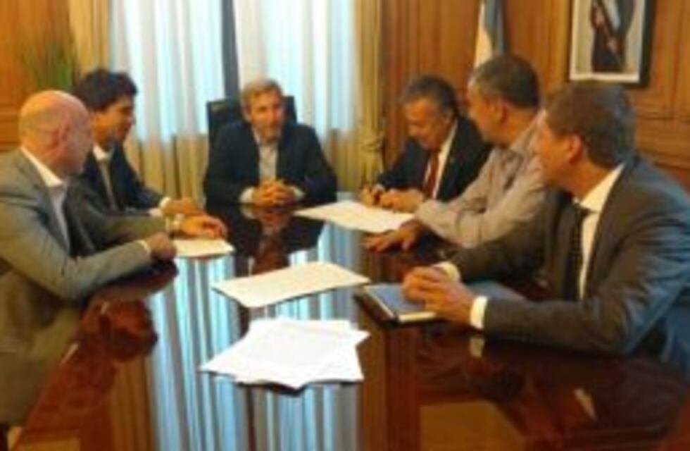Cornejo firmó con la Nación el convenio para llamar a licitación por Portezuelo del Viento