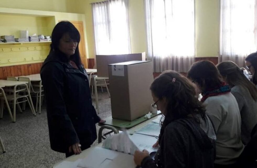 Los candidatos a la intendencia ya votaron en Tránsito