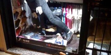 Un detenido por los robos a locales a ladrillazos