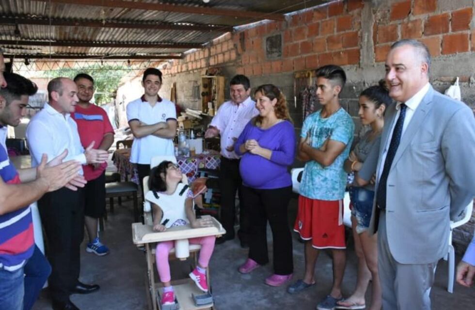 Alumnos construyeron una silla postural para una niña de Tafí Viejo
