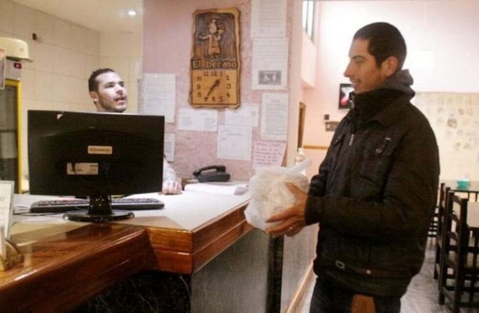 Para paliar el frío un comedor marplatense regala porciones de guiso