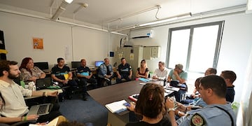 Miembros de seguridad junto a organizaciones trans\u002E