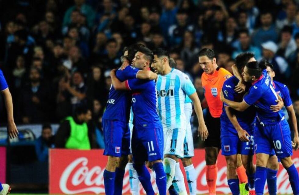 Racing le ganó 2-1 a Tigre pero se quedó afuera de la Copa de la Superliga