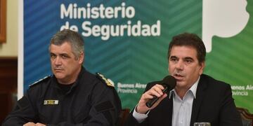 EL MINISTRO DE SEGURIDAD DE LA PROVINCIA DE BUENOS AIRES,CRISTIAN RITONDO, JUNTO AL JEFE DE LA POLICÍA, FABIÁN PERRONI