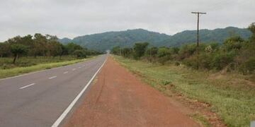 El camino dónde chocaron el auto con la moto y en el que las dos primas perdieron la vida\u002E