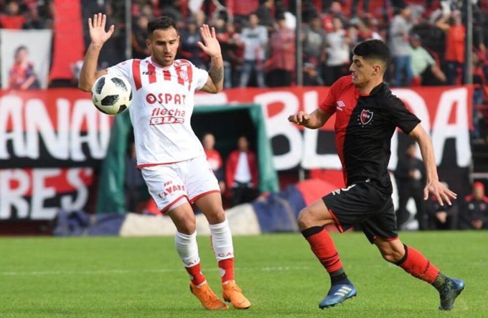 Adelantaron el partido entre Newell's y Unión para no usar luz artificial