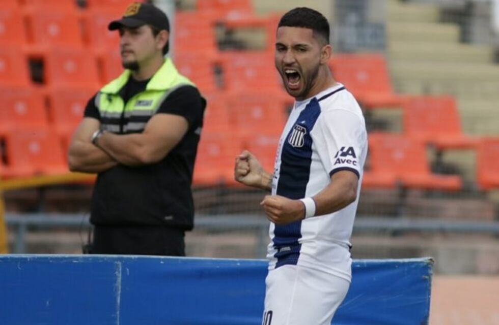 Nahuel Bustos: entre la alegría por la victoria y el gol, y la preocupación por el arquero rival