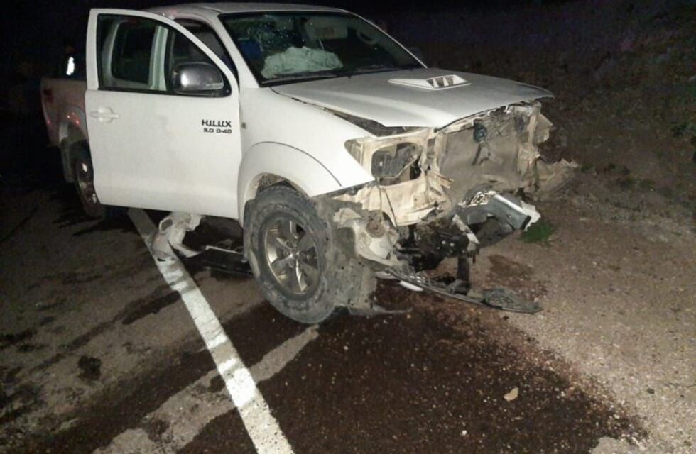 Un ebrio en una camioneta chocó de manera frontal con un subcomisario