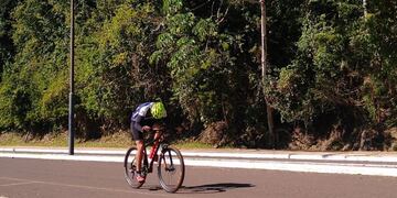 Los ciclistas deberán mantener una distancia mínima de 4 metros entre sí\u002E