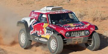 Jeddah (Saudi Arabia), 09/01/2020\u002E- Spanish Carlos Sainz (Bahrain JCW X-Raid Team) and his co-driver Lucas Cruz from in action during the stage five of the Rally Dakar 2020 between Al Ula and Al Hai in Saudi Arabia, 09 January 2020\u002E The Rally Dakar takes place in Saudi Arabia from 05 to 17 January 2020\u002E (Bahrein, Arabia Saudita) EFE/EPA/ANDRE PAIN