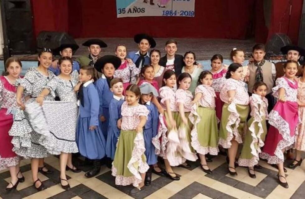 Escuela de Danzas Folclóricas de Intendente Alvear celebró sus 35 años