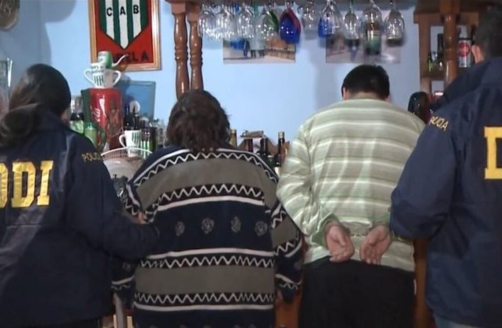 Detuvieron a los líderes de la barra de Banfield: tenían armas, camisetas y dinero
