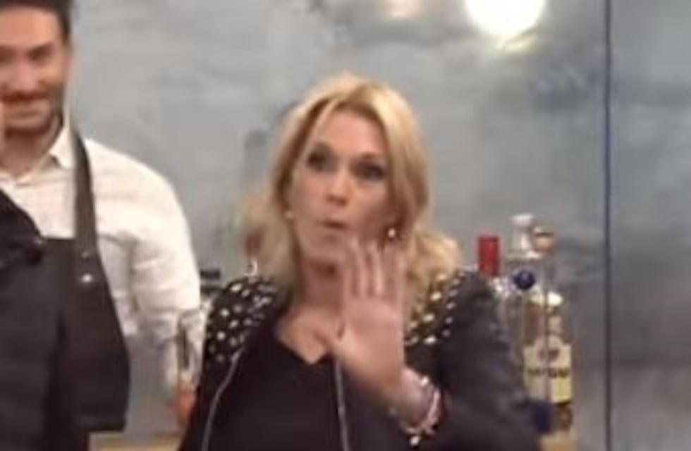 Yanina Latorre se pasó de copas en ShowMatch y terminó abrazada a Nancy Pazos