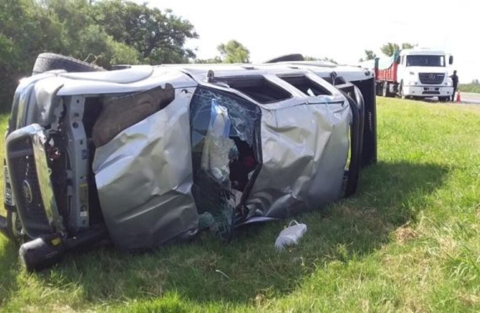 Una familia radicada en Entre Ríos protagonizó un grave accidente en la Autovía Nacional 12