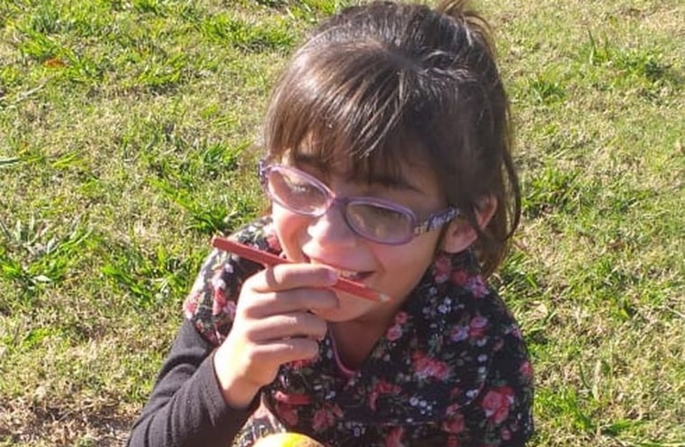 Adolescentes crearon lápices con olores para ayudar a una niña que tiene problemas en la vista