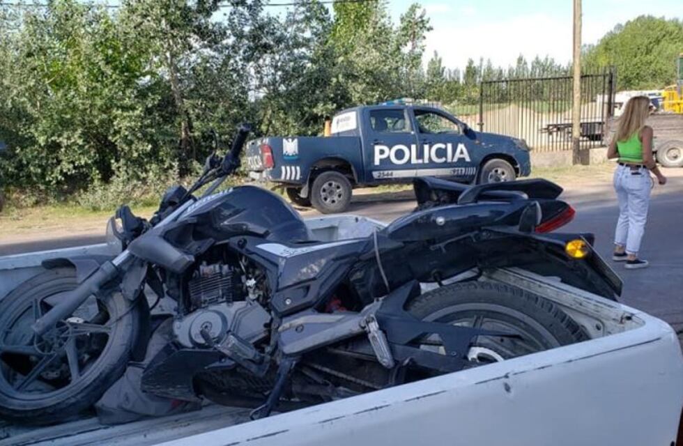 Joven de 22 años murió en un choque entre una moto y una camioneta