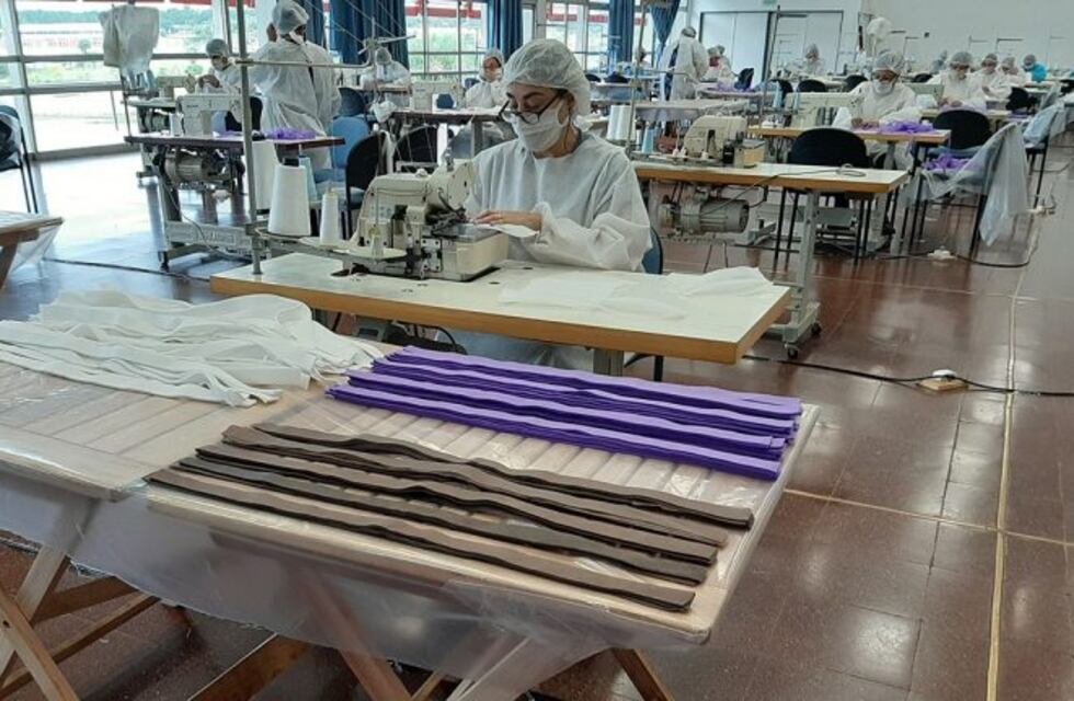 En el Parque del Conocimiento fabrican 50.000 barbijos y 8.000 camisolines por mes