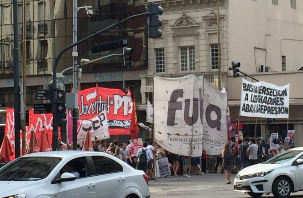 Cortaron Callao y Corrientes para pedir la libertad de Cesar Arakaki