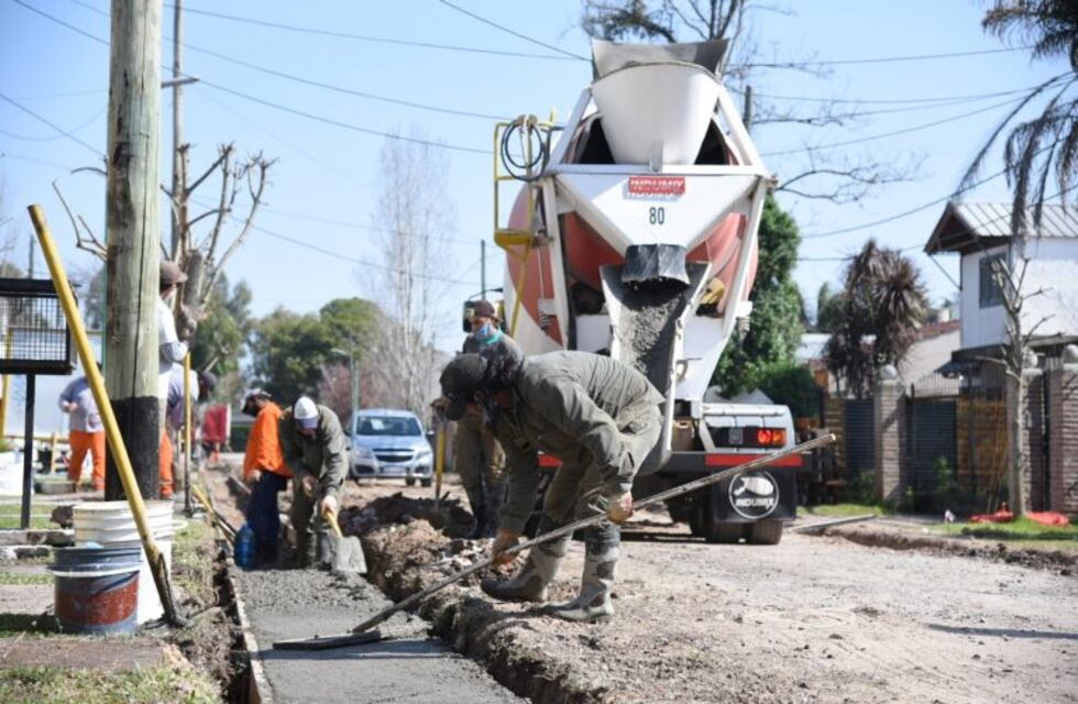 Retoman la pavimentación y renovación integral de calle 28 bis en Gonnet