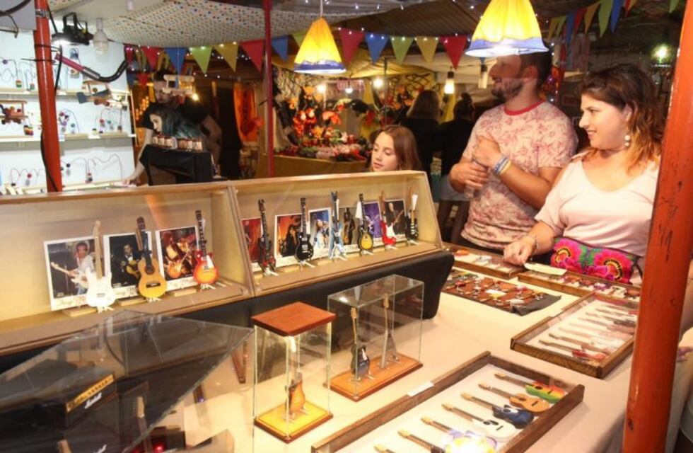 Vuelve la tradicional Feria de Artesanos en el centro de Carlos Paz